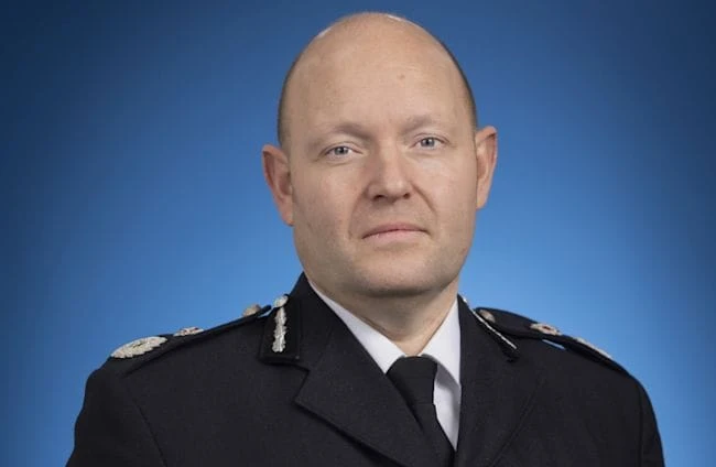 ইসরায়েলি সমর্থকদের মা‌ঠে ঢুক‌তে না দেয়ায় চাকরি হারালেন ব্রিটিশ পুলিশ কর্মকর্তা